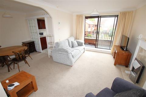 2 bedroom flat for sale, Spinnaker Close, Clacton on Sea