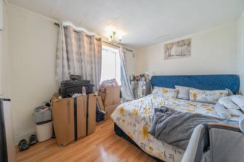 2 bedroom flat for sale, Valley Road, Streatham, London, SW16