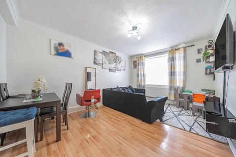 2 bedroom flat for sale, Valley Road, Streatham, London, SW16