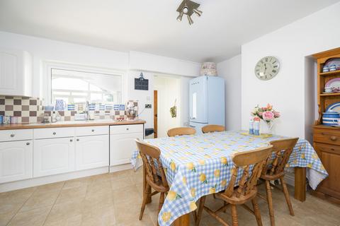 5 Colne Road, Bures, CO8 5DJ