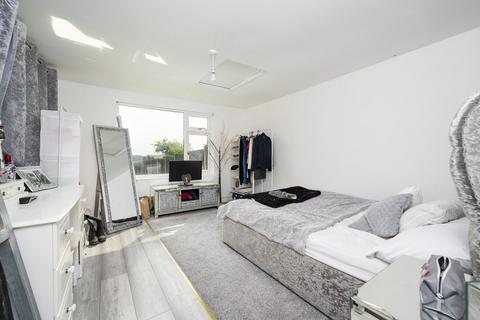 5 Colne Road, Bures, CO8 5DJ