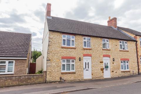 2 bedroom cottage for sale, College Street, Irthlingborough NN9