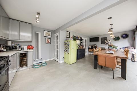 36 Cuckoo Drive, Heathfield, TN21 8AR