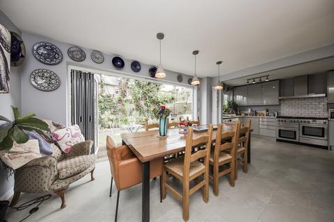 36 Cuckoo Drive, Heathfield, TN21 8AR