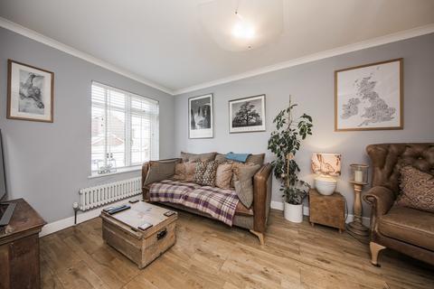 36 Cuckoo Drive, Heathfield, TN21 8AR
