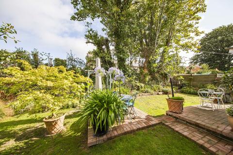 36 Cuckoo Drive, Heathfield, TN21 8AR