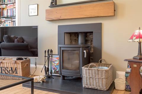 17/4 Bruntsfield Gardens, Edinburgh, EH10 4DX