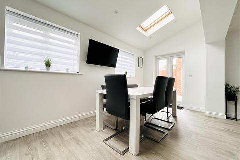 23 Bradgate Close, Narborough, Leicester, LE19 3EG