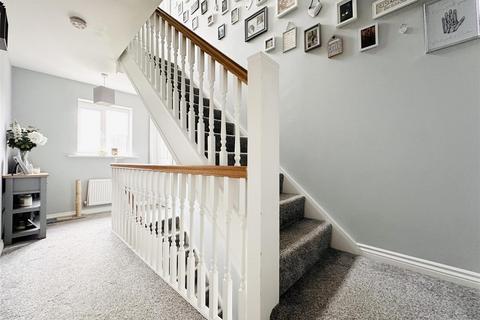 23 Bradgate Close, Narborough, Leicester, LE19 3EG