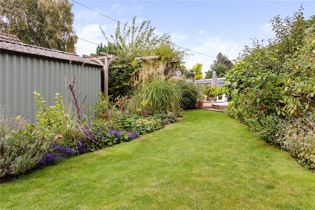 Feature Lawn