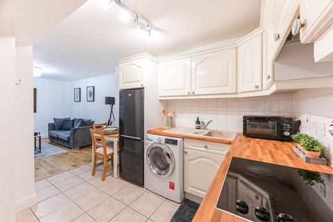 1 bedroom flat for sale, Queens Gate, Kensington, London, SW7