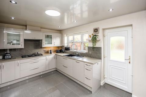 4 bedroom detached house for sale, Picton Way, Huddersfield HD5