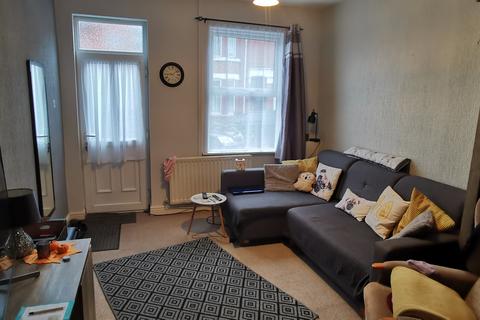 2 bedroom end of terrace house to rent, Catherine Street, Crewe,