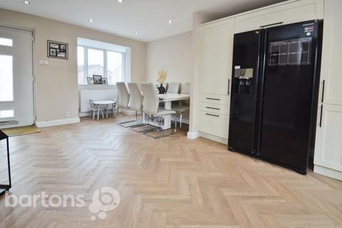 19 Fairfield Close, Bramley, Rotherham, S66 3YX