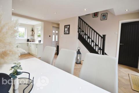 19 Fairfield Close, Bramley, Rotherham, S66 3YX