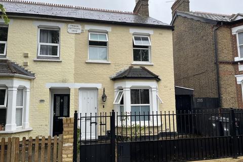 1 bedroom in a house share to rent, Staines Road, Feltham