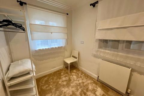 1 bedroom in a house share to rent, Staines Road, Feltham