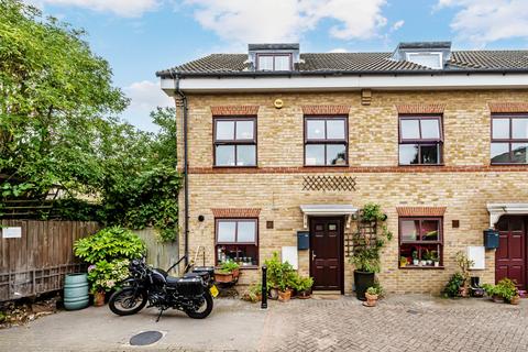 3 bedroom end of terrace house for sale, Louisa Close, London E9