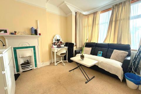 1 bedroom apartment to rent, Risingholme Road, Harrow