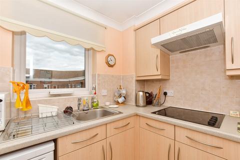 1 bedroom flat for sale, London Road, Redhill, Surrey