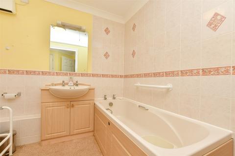 1 bedroom flat for sale, London Road, Redhill, Surrey