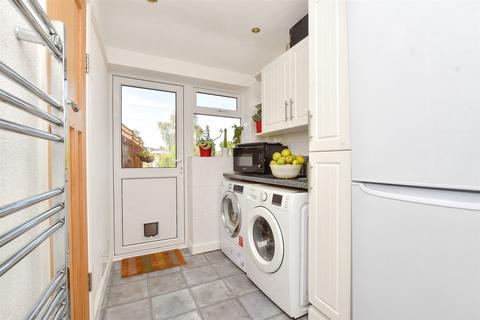 65 Orchard Close, Fetcham, Leatherhead, KT22 9JB