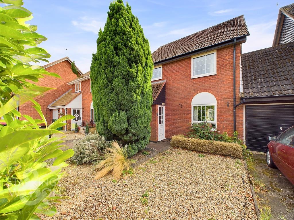 Lowes View, Diss 3 bed link detached house for sale £300,000
