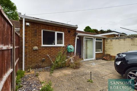 2 bedroom bungalow for sale, Elmhurst, Tadley, Hampshire, RG26