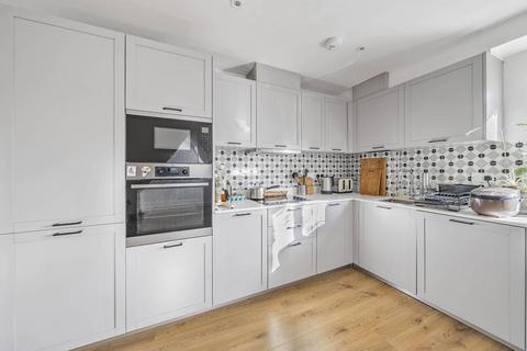 1 bedroom flat for sale, Burnt Oak Broadway, HA8, Edgware, London, HA8