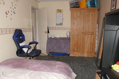 19 Lower Dingle, Oldham, OL1 4PB