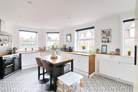 4 bedroom end of terrace house for sale, Moorside Road, Manchester M27