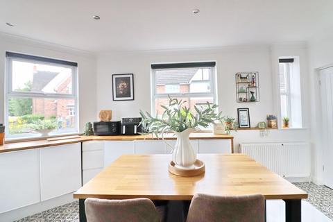 4 bedroom end of terrace house for sale, Moorside Road, Manchester M27