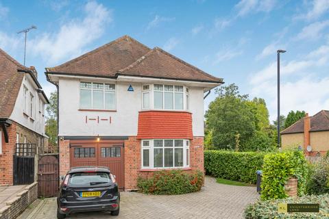 5 bedroom detached house to rent, London N14