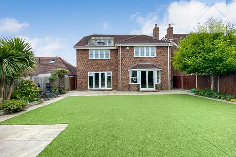 5 bedroom detached house for sale, Ash Road, Canvey Island