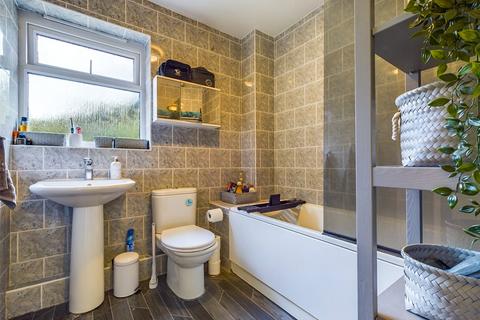 2 Sundew Close, New Milton, BH25 5YA