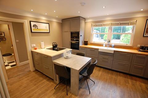 11 Hall Road, Ashton-under-lyne, OL6 8QB