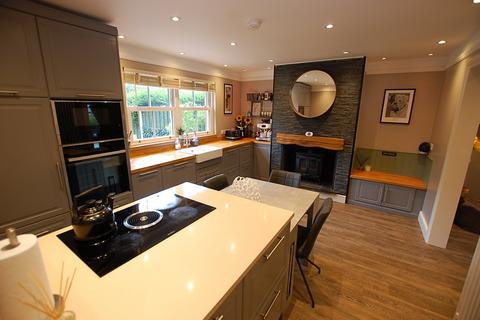 11 Hall Road, Ashton-under-lyne, OL6 8QB