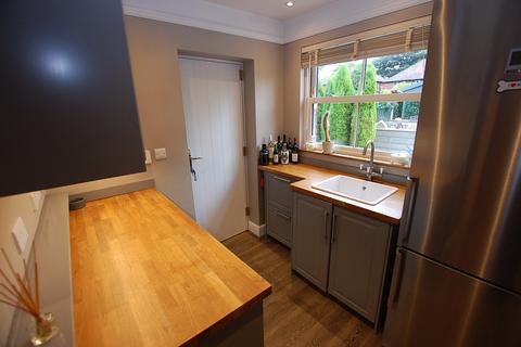 11 Hall Road, Ashton-under-lyne, OL6 8QB