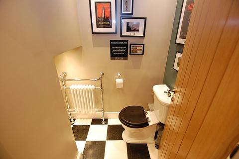 11 Hall Road, Ashton-under-lyne, OL6 8QB