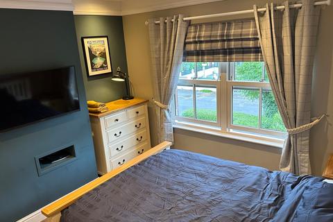 11 Hall Road, Ashton-under-lyne, OL6 8QB