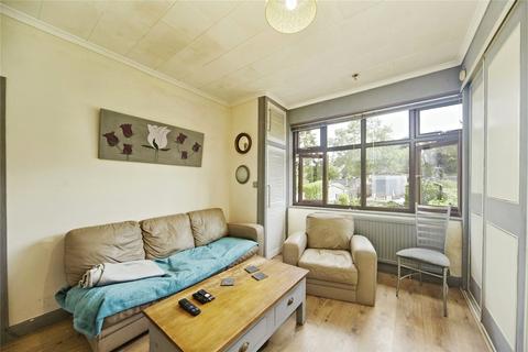 3 bedroom flat for sale, Stoats Nest Road, Coulsdon CR5