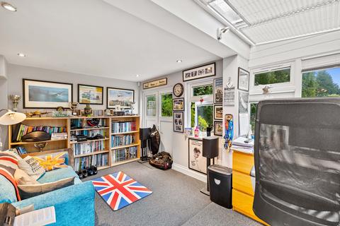 68a Farleigh Road, Warlingham, CR6 9ED