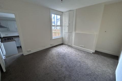 2 bedroom terraced house to rent, Wainscott Road, Wainscott, Kent, ME2