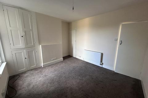 2 bedroom terraced house to rent, Wainscott Road, Wainscott, Kent, ME2