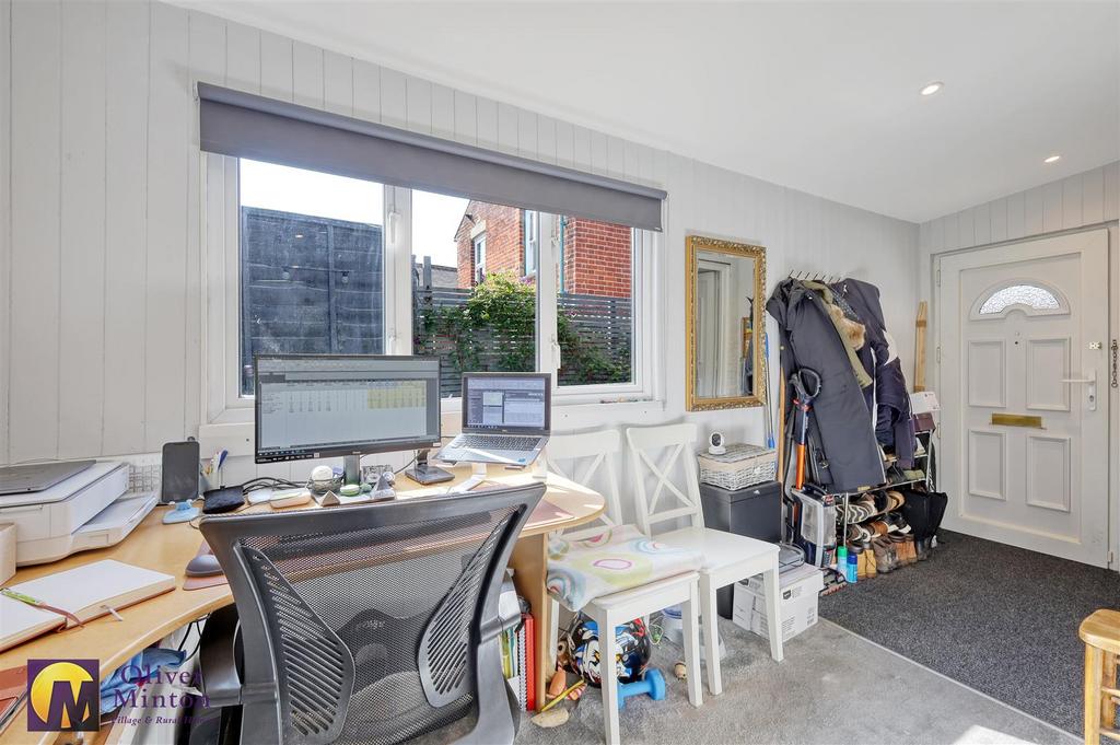 Office / utility