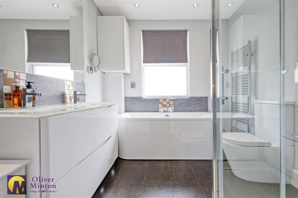 En suite bathroom