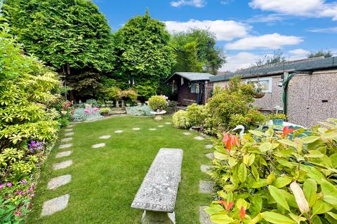 3 bedroom semi-detached bungalow for sale, Hillary Crescent, Luton, Bedfordshire, LU1 5JH