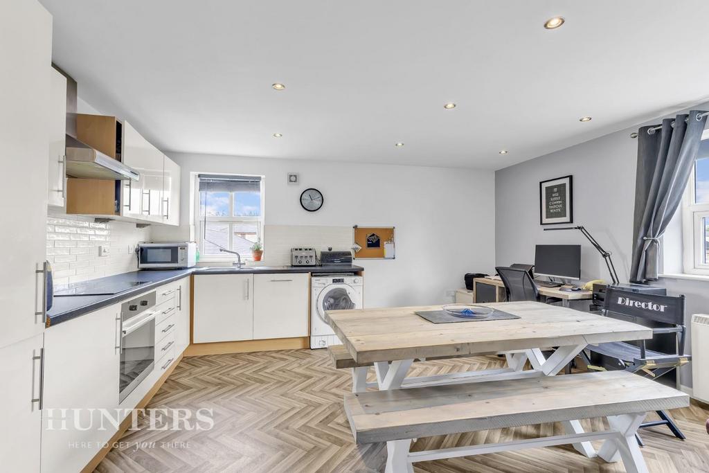 Kitchen / Dining Area