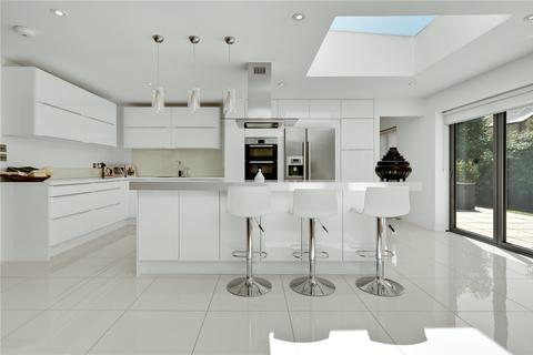 12 Brisson Close, Esher, KT10 8JZ