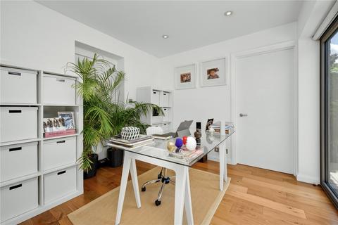 12 Brisson Close, Esher, KT10 8JZ